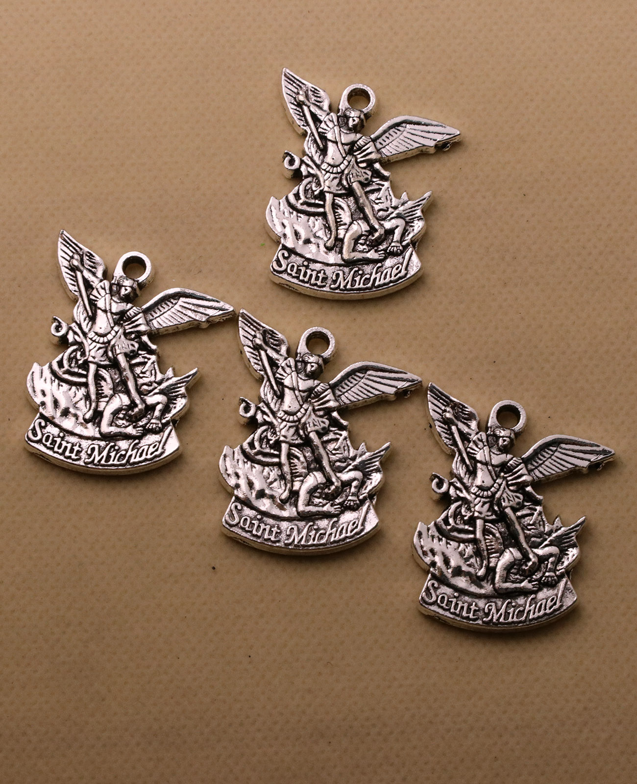5 pezzi L'Arcangelo St. Michae - Jewelry Making Michaels recensione e prezzo