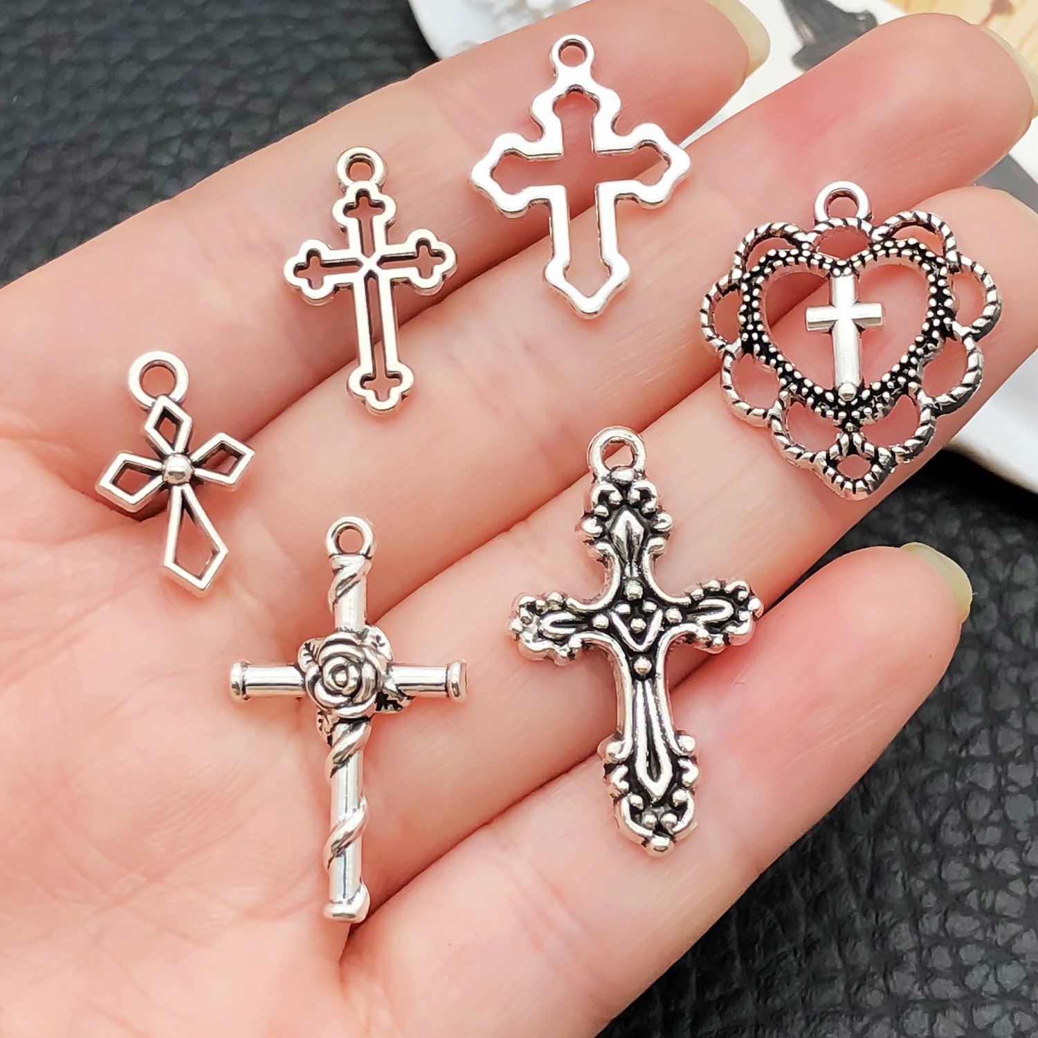 52 pendenti a croce assortiti  - Jewelry Making Online recensione e prezzo